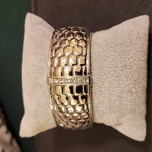 Silver Tone Rhinestone Detail Hinged Bracelet 6"